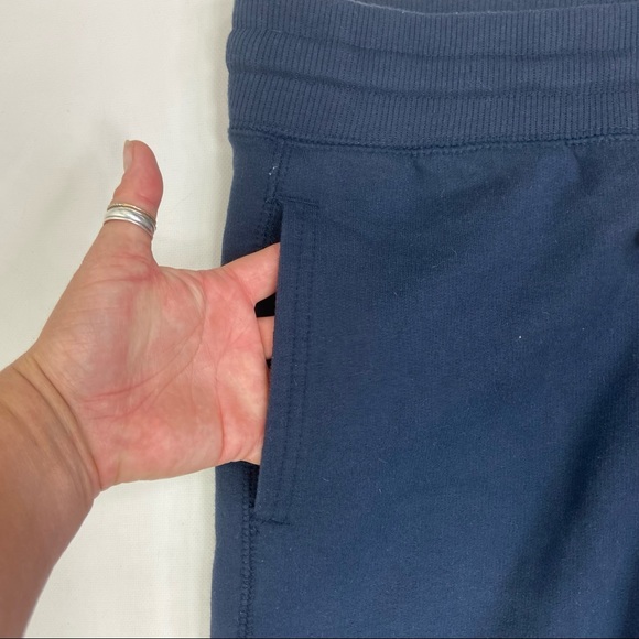 Champion blue sweat pants. Unisex size Medium - Picture 8 of 8